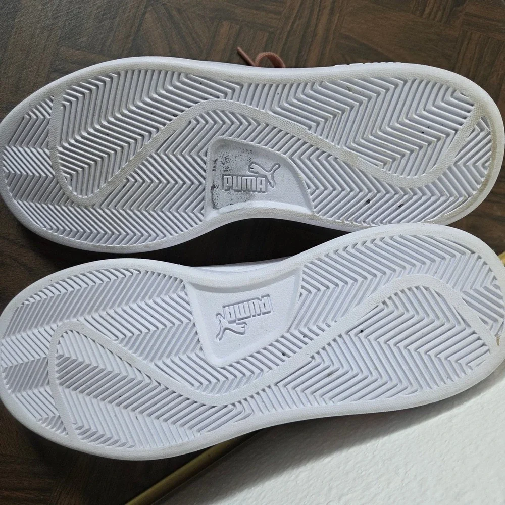Puma Rose Gold & White Sparkle Sneakers Kids size 6‎